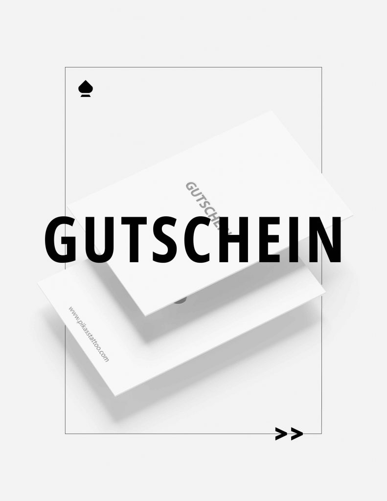 PIKASS Tattoo-Gutschein als Print – neues Design mit Kartenmotiv, Versand per Post.